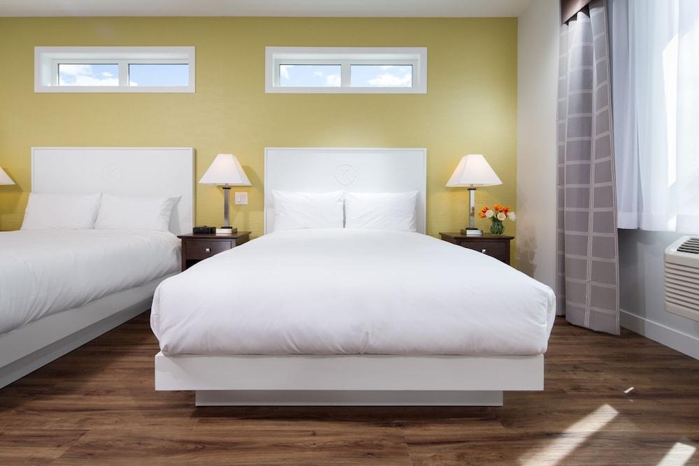 Econo Lodge Inn & Suites Келоуна Экстерьер фото