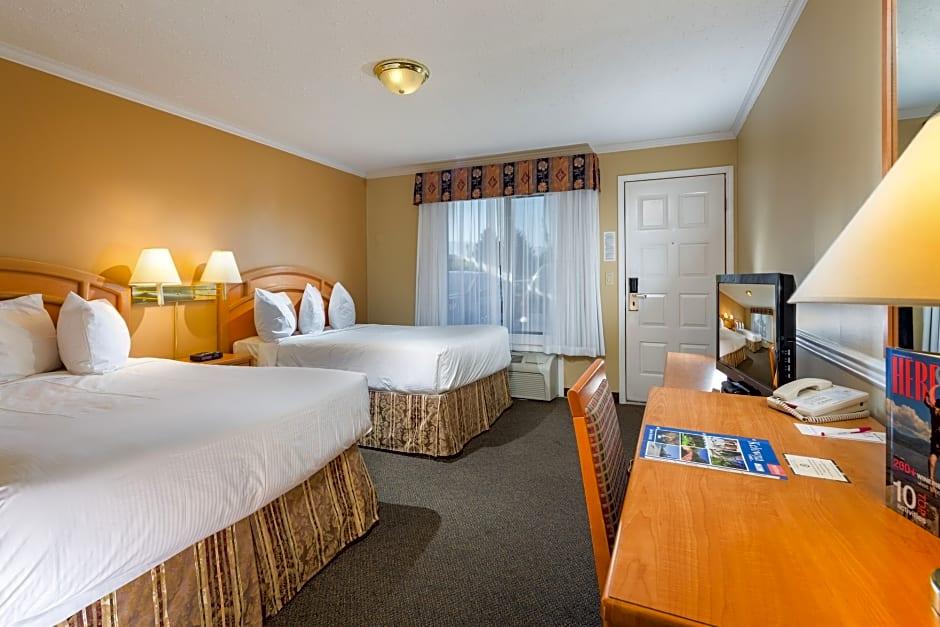 Econo Lodge Inn & Suites Келоуна Экстерьер фото