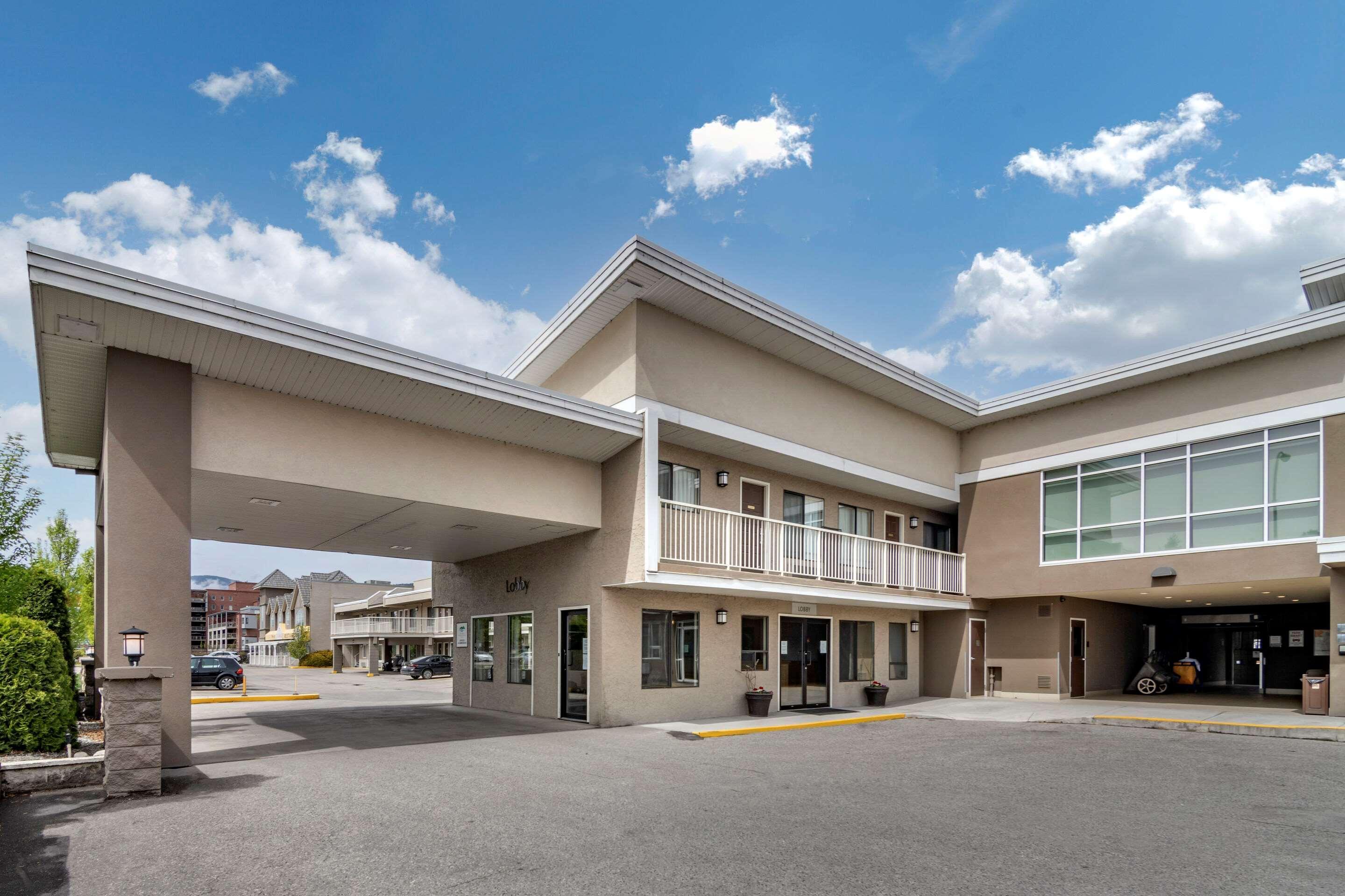 Econo Lodge Inn & Suites Келоуна Экстерьер фото